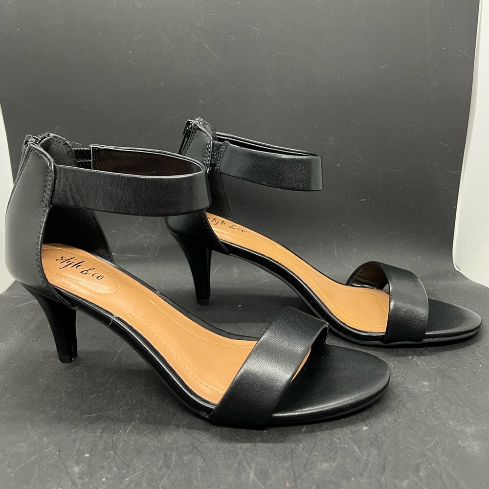 Style&Co Paycee Black Smooth zipper strap heel
